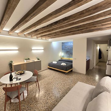 Cozy Studio With Canal View Venice Ngoại thất bức ảnh